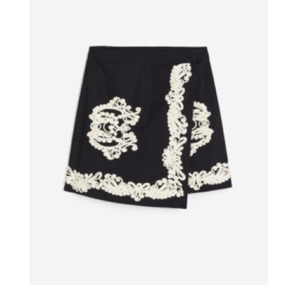 Embroidered skirt